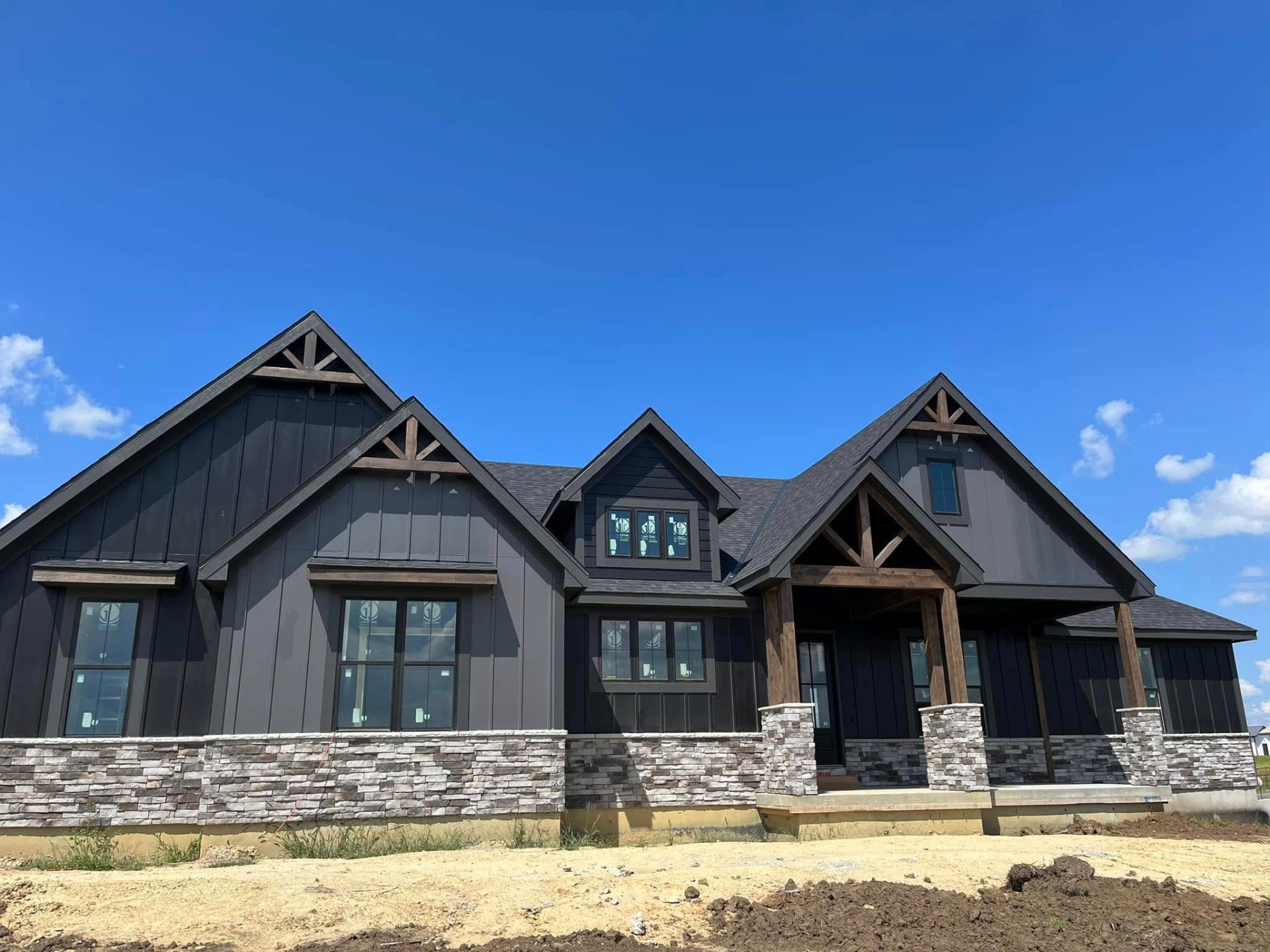 Custom modern farmhouse built by Everett Construction